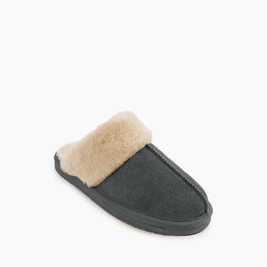 
            
                Load image into Gallery viewer, Chesney Slipper
            
        